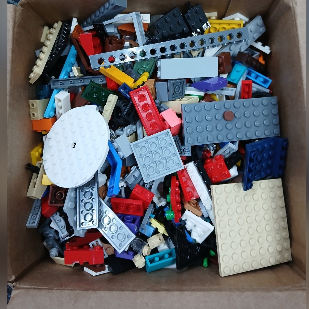 LEGO 4.5 lbs Bricks Mixed Bulk Lot